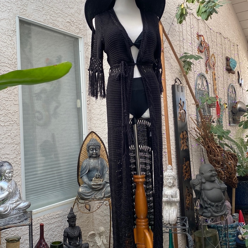 ▪️▪️BLACK CROCHET W/3/4 LENGHT SLEEVES W/SHOULDER CUTOUTS N FRINGE COVER-UP▪️▪️